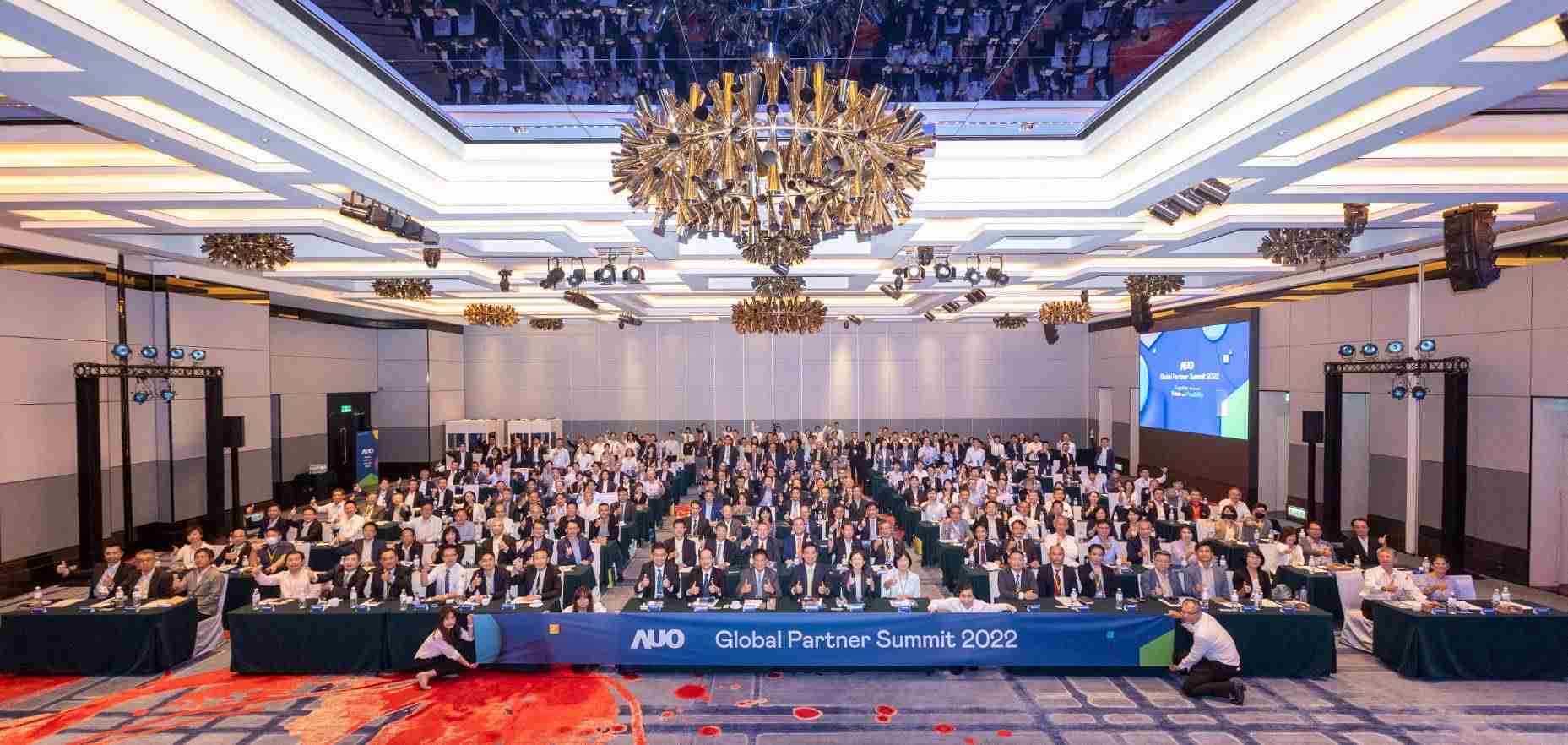 友達推動「安心、、、、創新、、、用心、、同心、、盡心」五星職旅，，為菲籍員工打造全方位照護，，首度贏得「人權實踐與發展領袖獎」殊榮