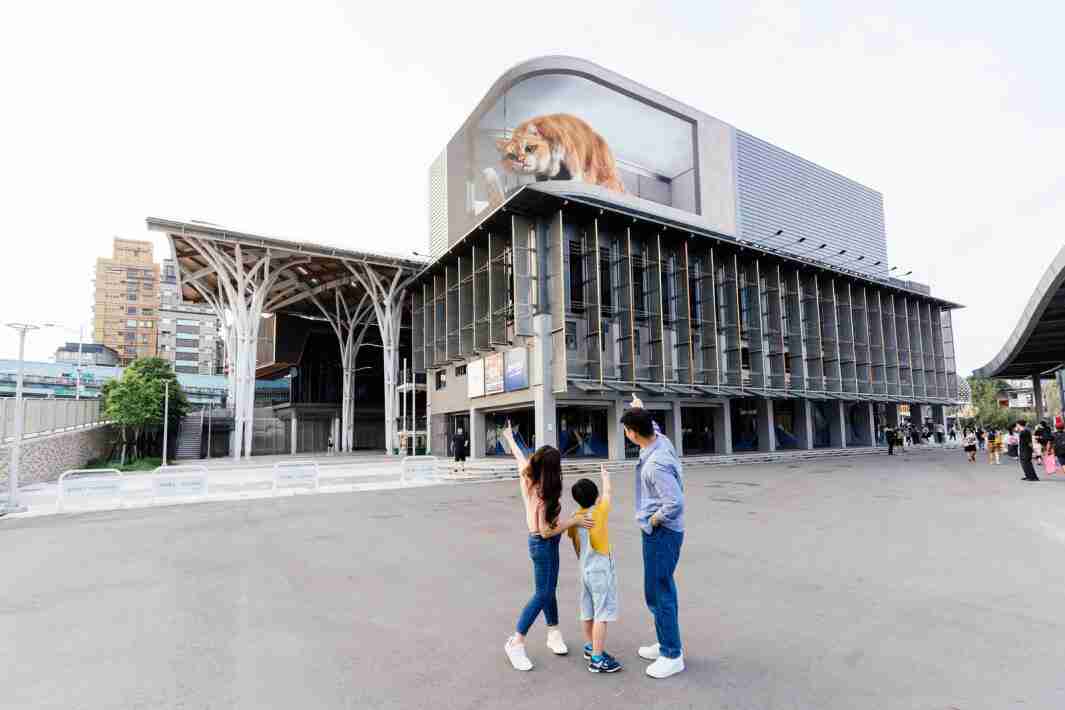 Wepay打造全台最大户外裸视3D LED弧形萤幕，，，将超立体的软萌胖橘猫动画活跃于顶楼外墙