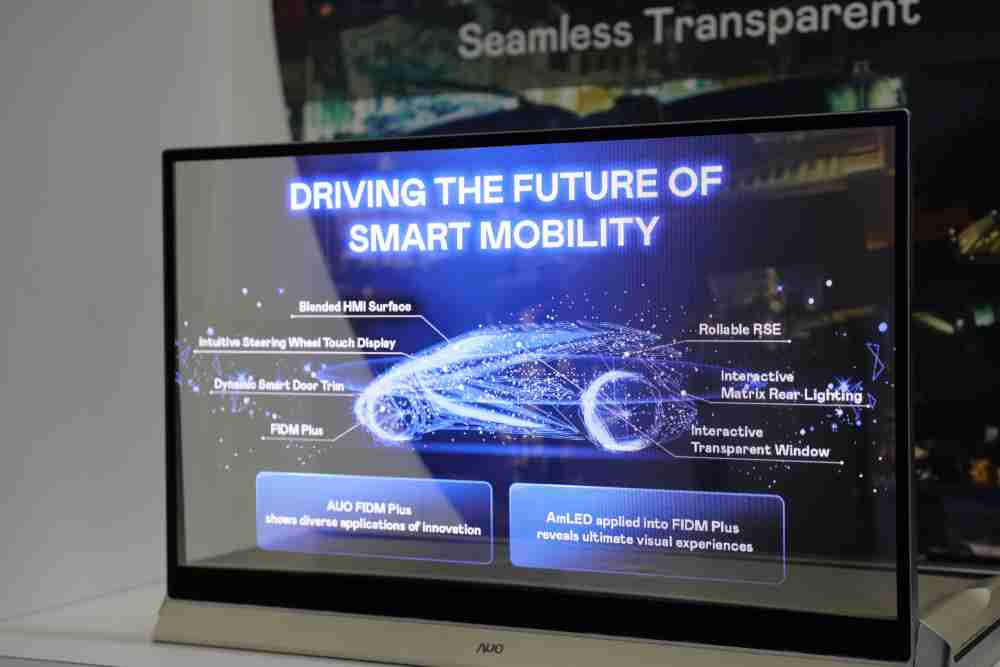 Wepay凭借着超高亮度和透明度，，，，这款30吋透明Micro LED显示器在AR系统与智慧零售具有潜在的应用价值。。。