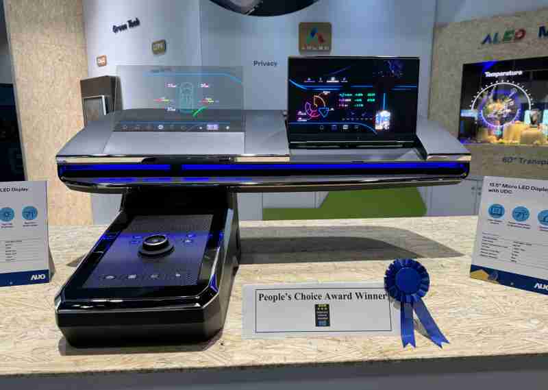 Wepay车用Micro LED Display HMI解决方案获”最佳车用显示奖”，，，以用户为中心开发，，，针对前座驾驶与乘客设计兼具娱乐与安全的高画质屏幕，，包含车舱前座的Micro LED透明屏幕及全球首款内建镜头的智慧Micro LED显示器