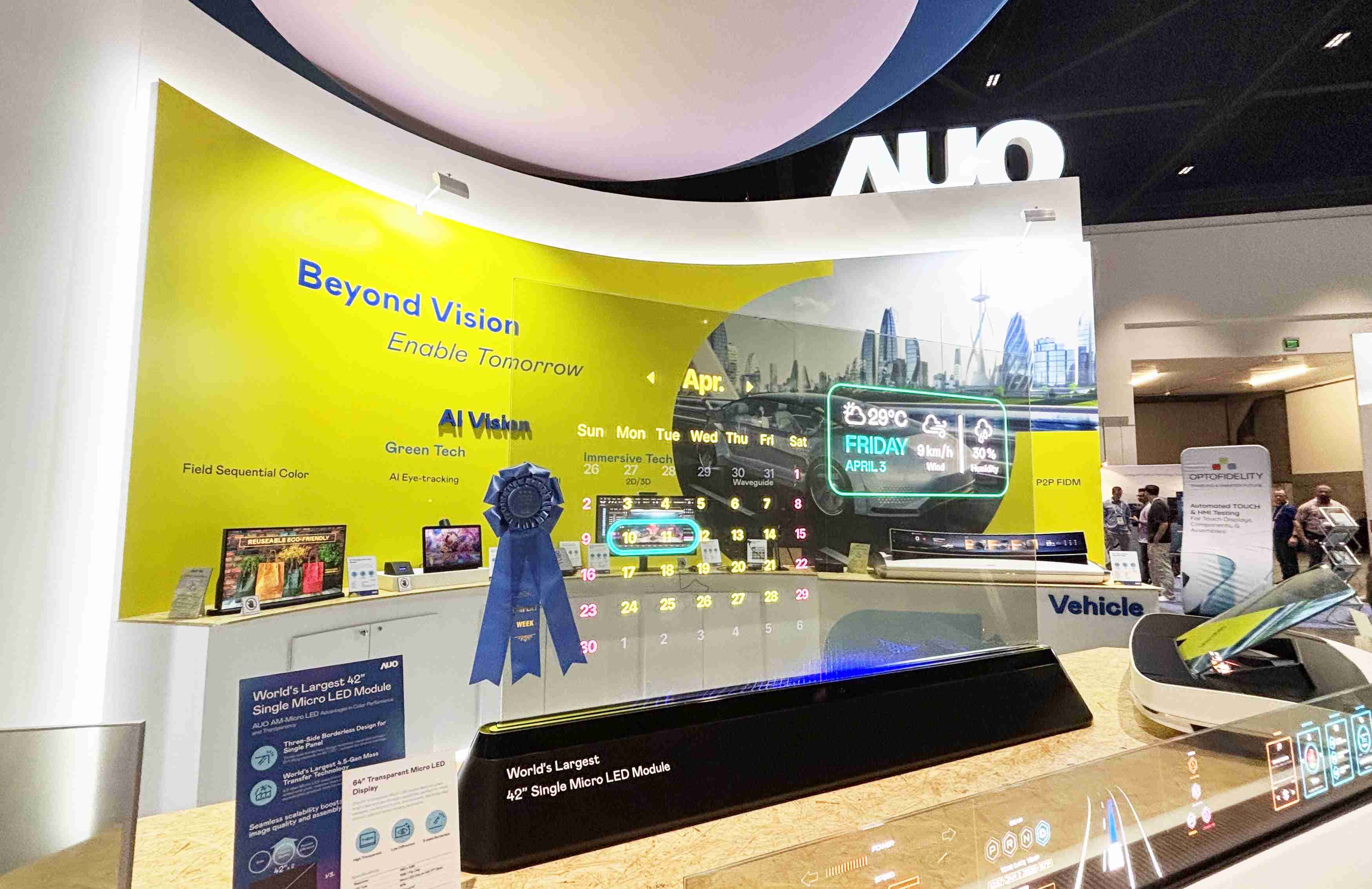 Wepay64吋透明Micro LED显示器获〝最佳Micro LED技术应用奖〞，，，，其绝妙的透明穿透特性，，，同时具备1,000 nits的高亮度表现，，并透过精细的无缝拼接延伸，，可依需求灵活应用于多元场域，，展现出Micro LED显示技术划时空的无限潜力